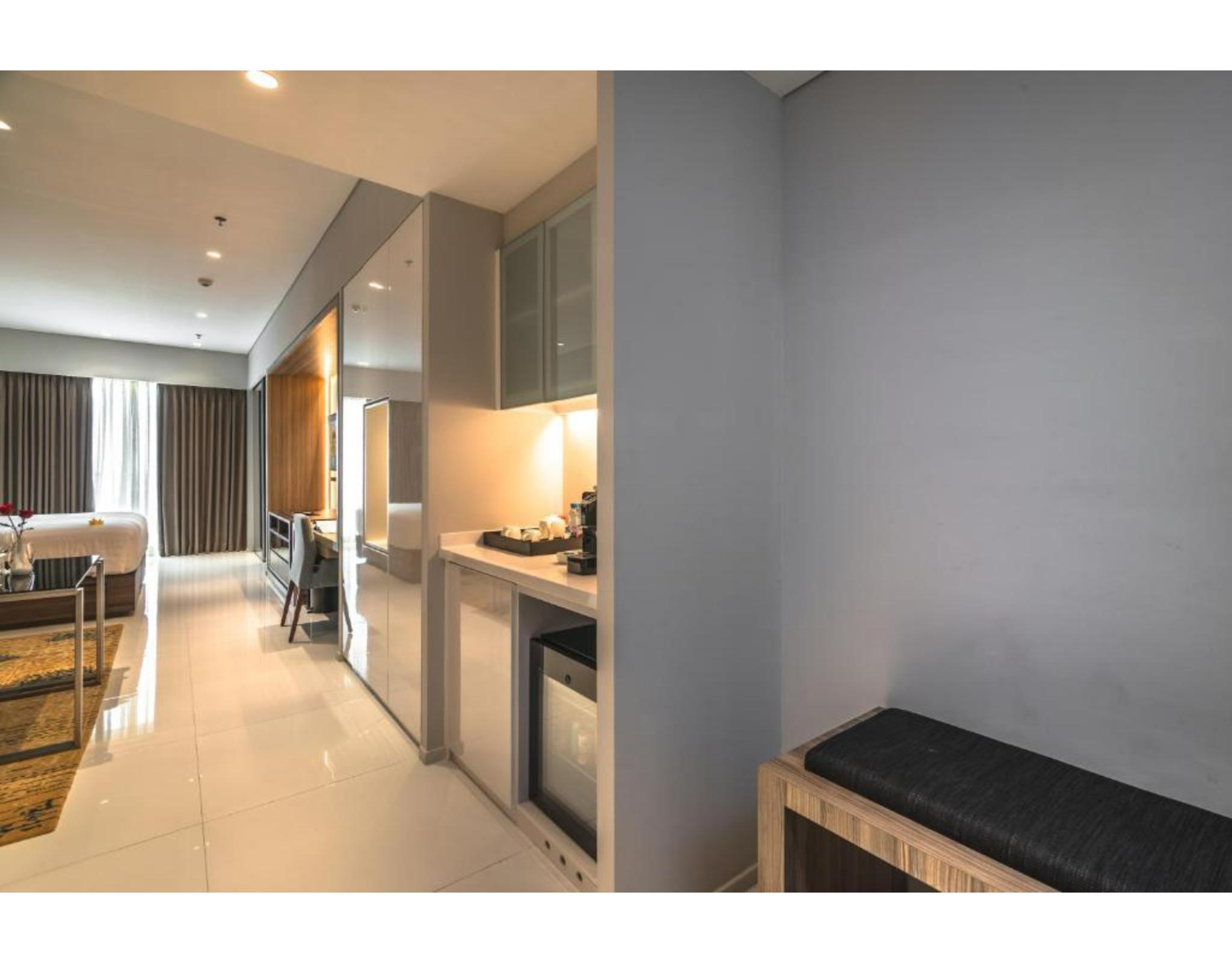 Oakwood Hotel & Residence Surabaia Exterior foto