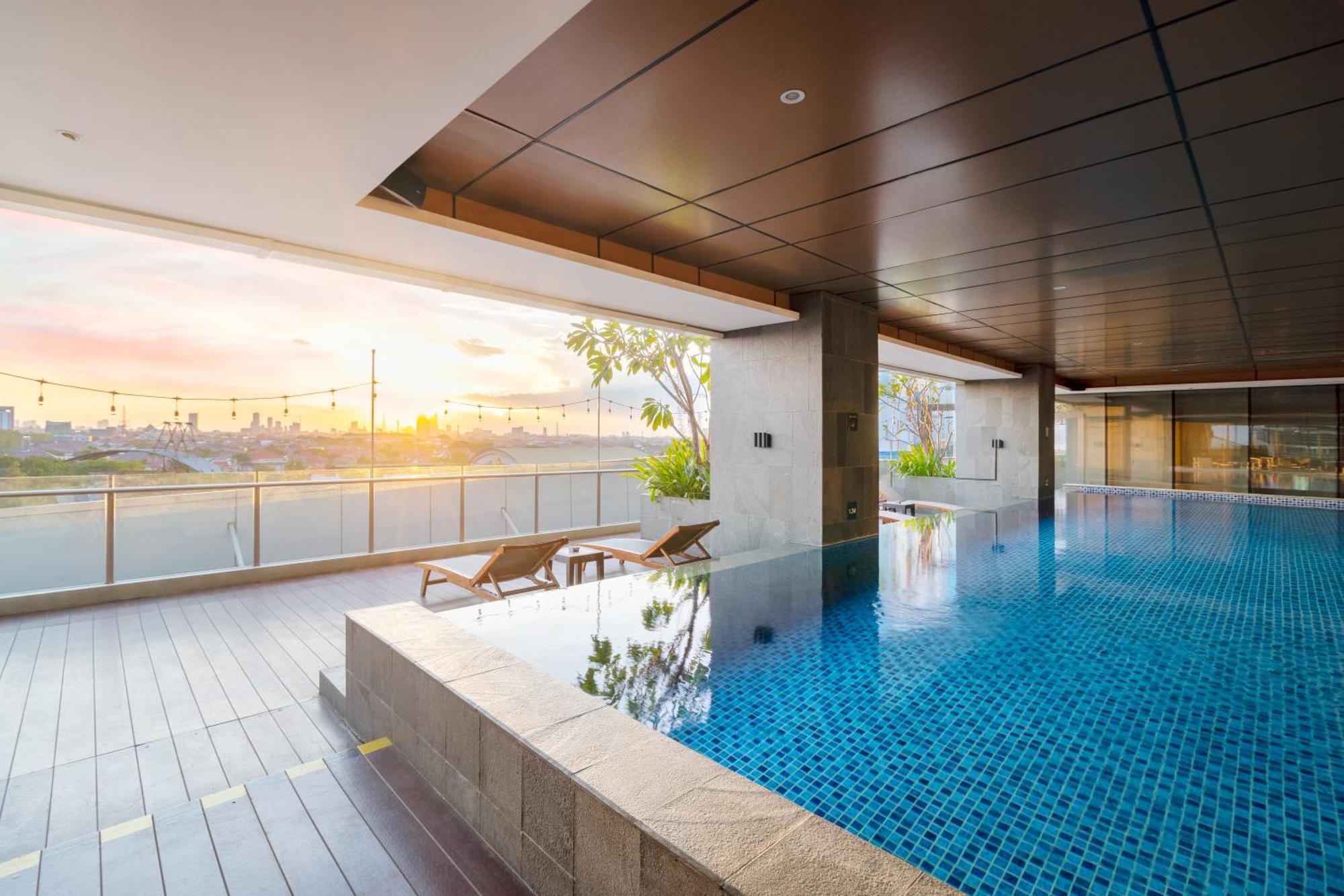 Oakwood Hotel & Residence Surabaia Exterior foto